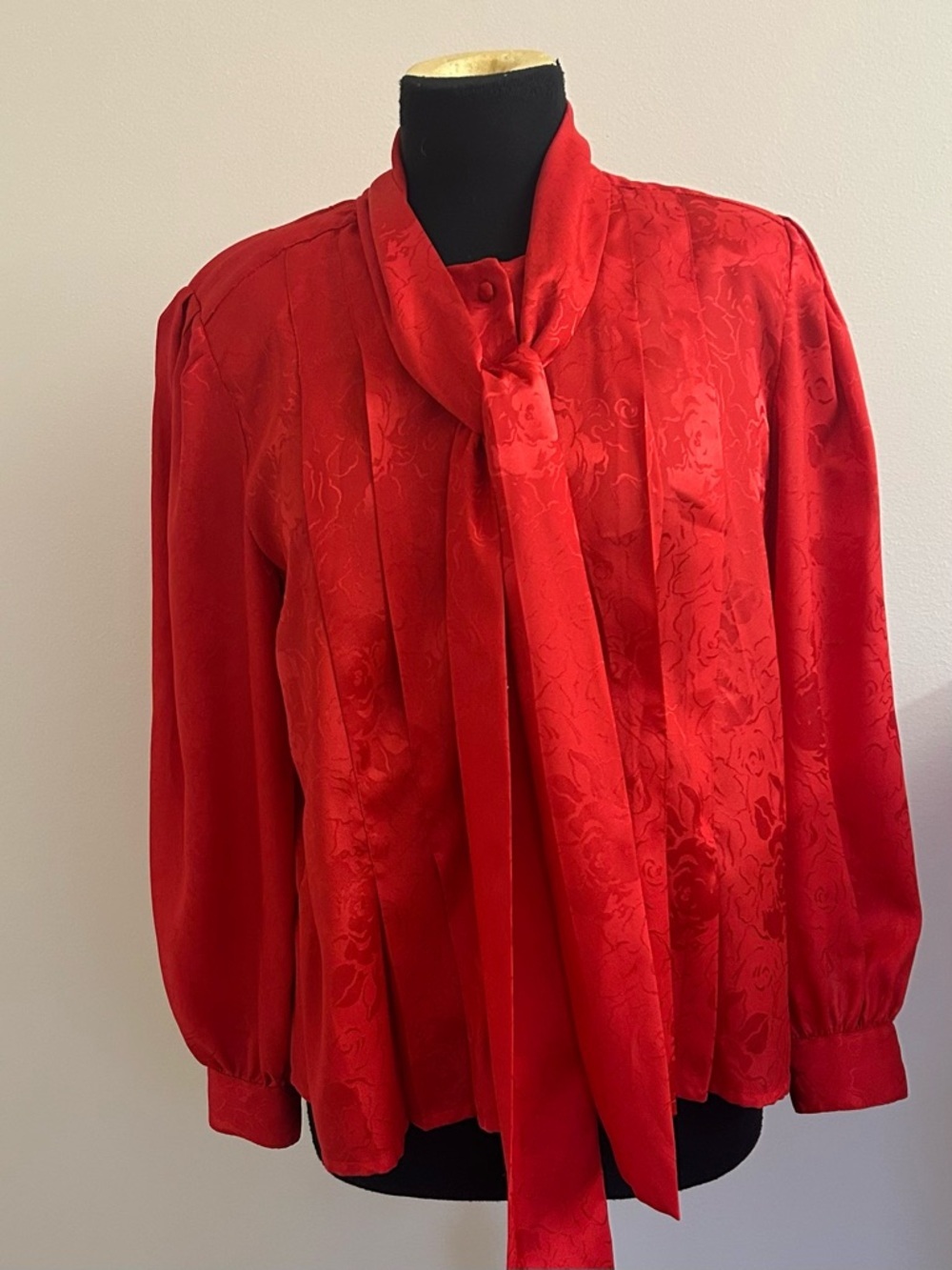 Vintage Woodward Red Tie-Neck Women's Blouse. Size 12